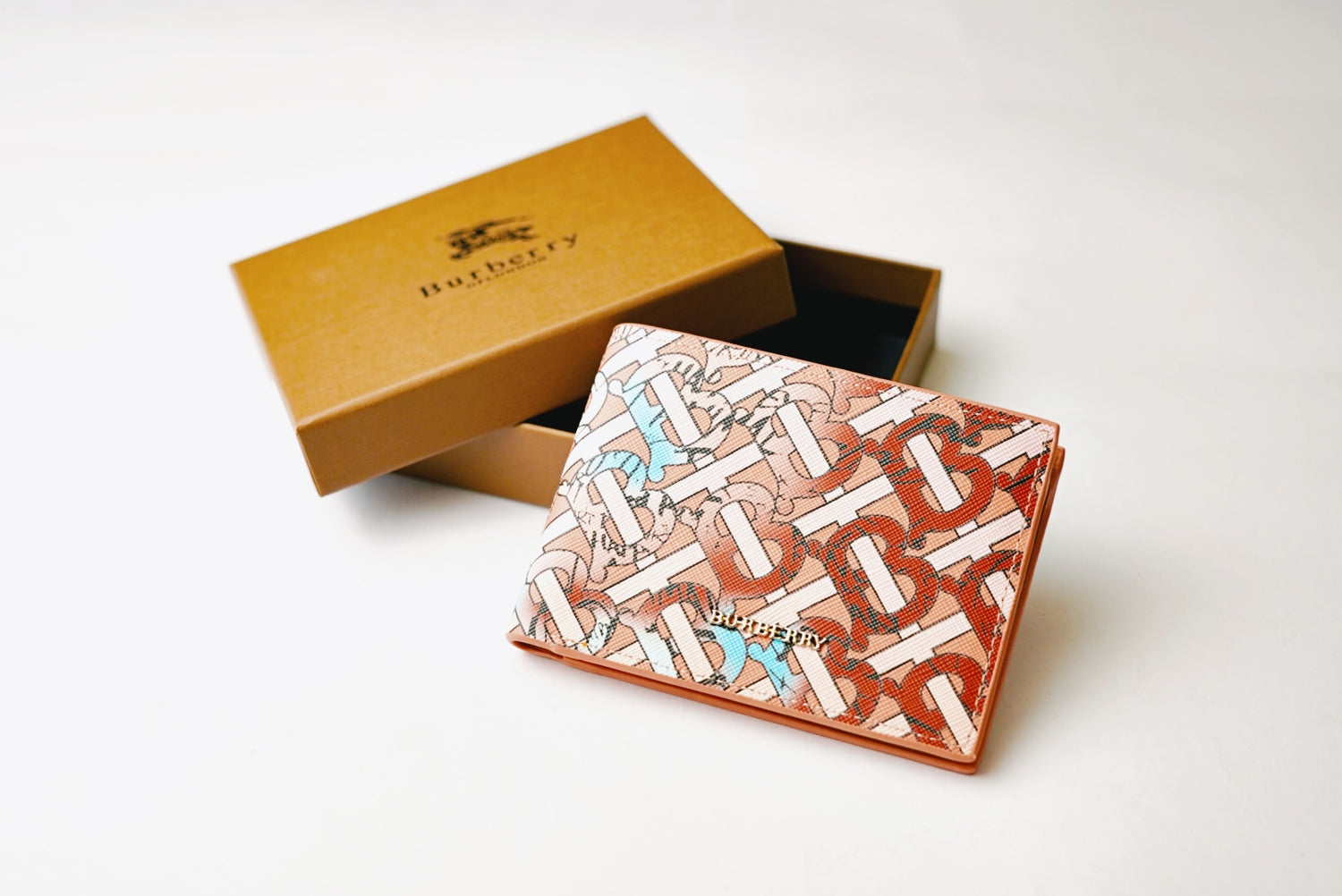 BURBERRY K134