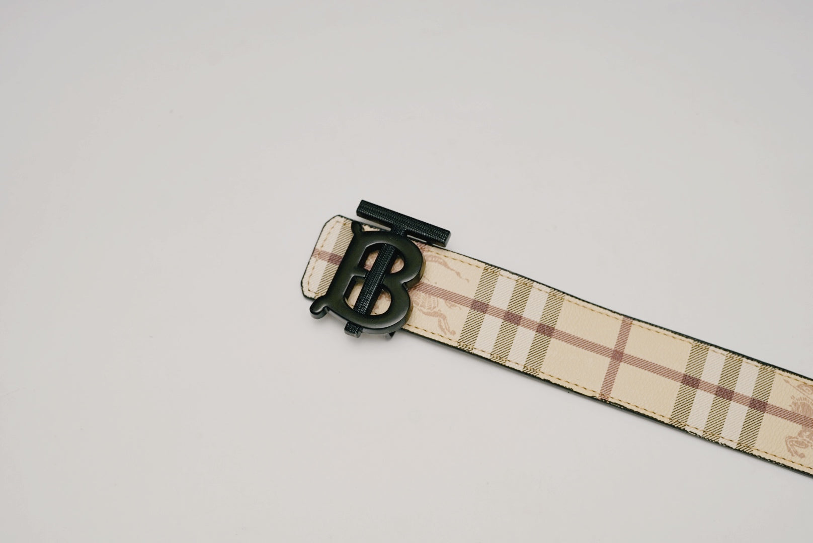 BURBERRY K444