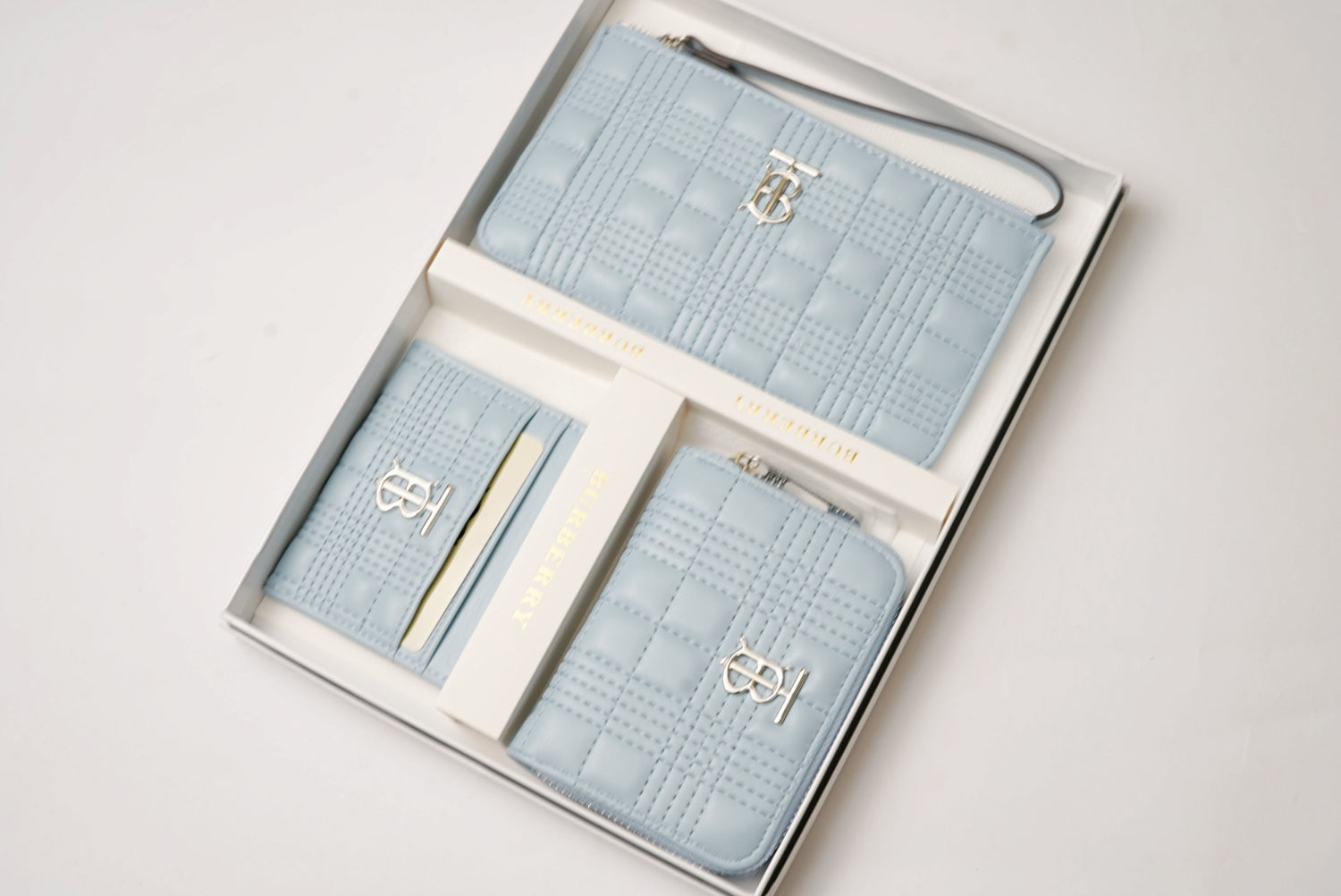 BURBERRY K484